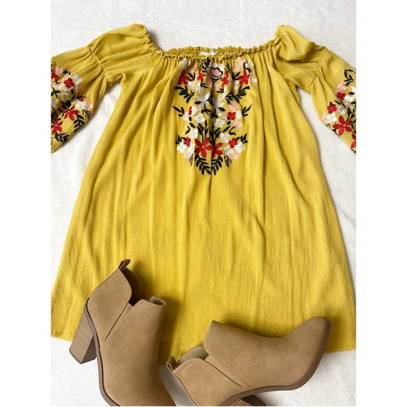 Promesa Dresses & Skirts - ‼️CLEARANCE SALE 2/$15‼️ Boho Floral Embroidered Off the Shoulder Dress